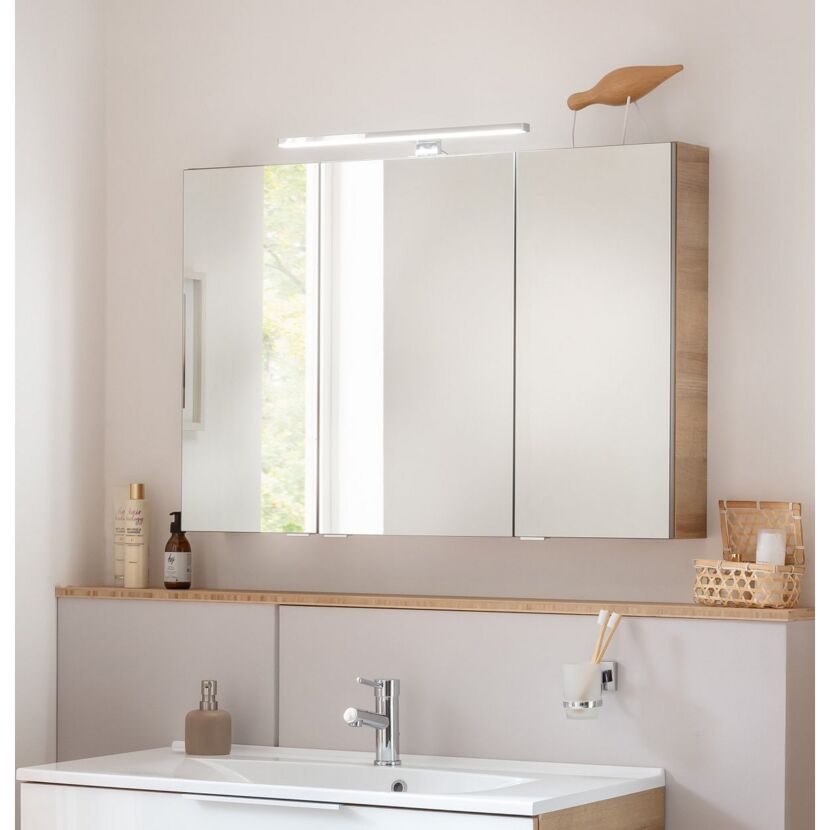 Badezimmerspiegel mit Beleuchtung und Spiegelschrank