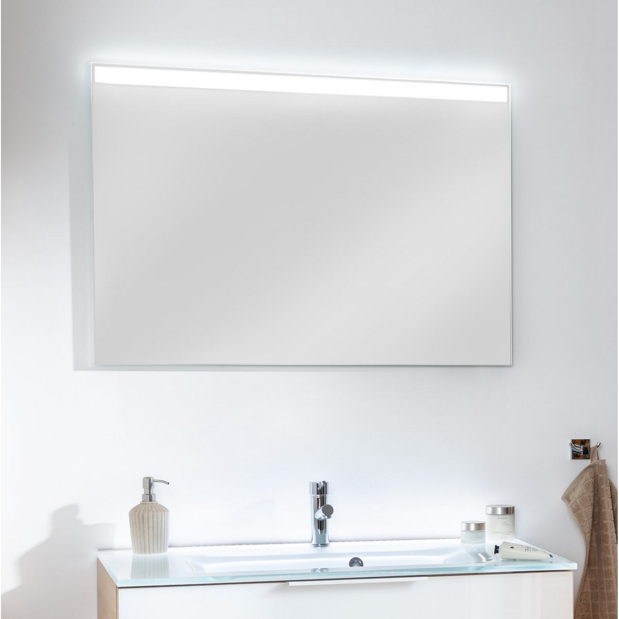 LED-Wandspiegel 'Brillant Light' aluminiumfarben 100 x 68 x 2,4 cm + product picture