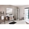 Modernes Badezimmer mit Waschbecken und Dusche.