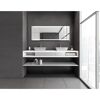 Modernes Badezimmer mit Doppelwaschbecken und LED-Spiegel.