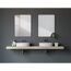 Doppelwaschbecken mit zwei Spiegeln und grauer Wand.