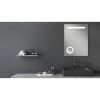Modernes Badezimmer mit beleuchtetem Spiegel und Waschbecken