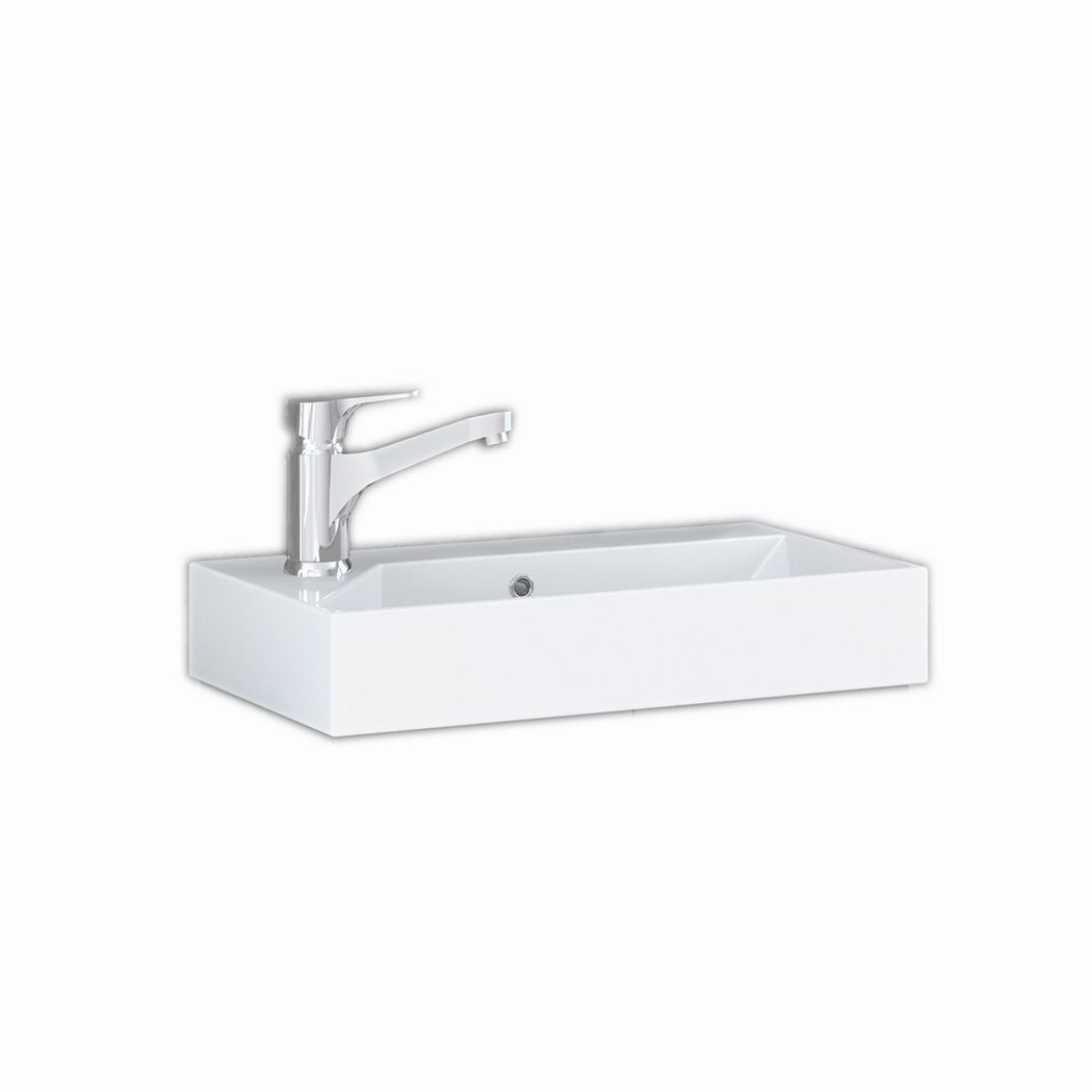 Weißes Waschbecken mit Armatur