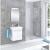 Modernes Badezimmer mit Dusche und Waschbecken