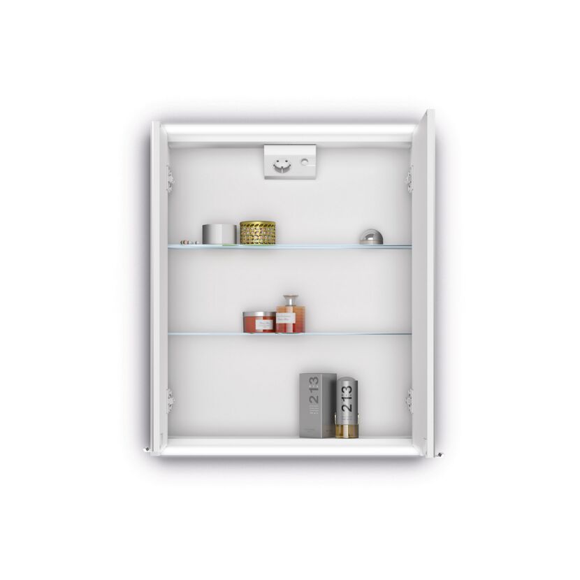 Offener Spiegelschrank mit Kosmetikartikeln