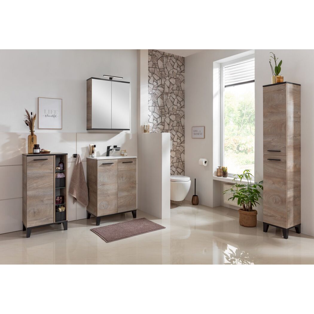Modernes Badezimmer mit Waschbecken und Toilette