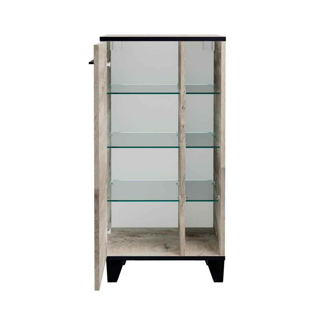 Offener Holzschrank mit Glasregalen