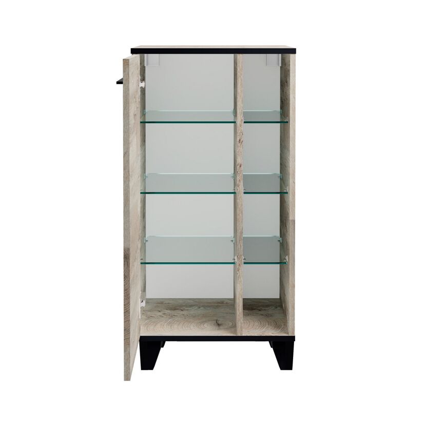 Offener Holzschrank mit Glasregalen