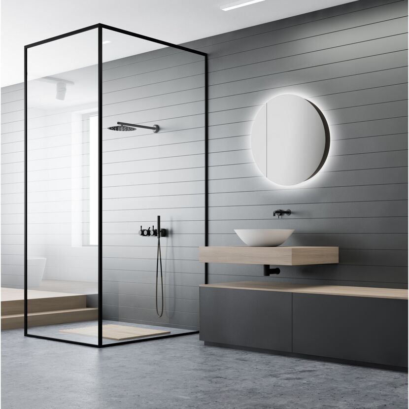 Moderne Dusche mit Regendusche
