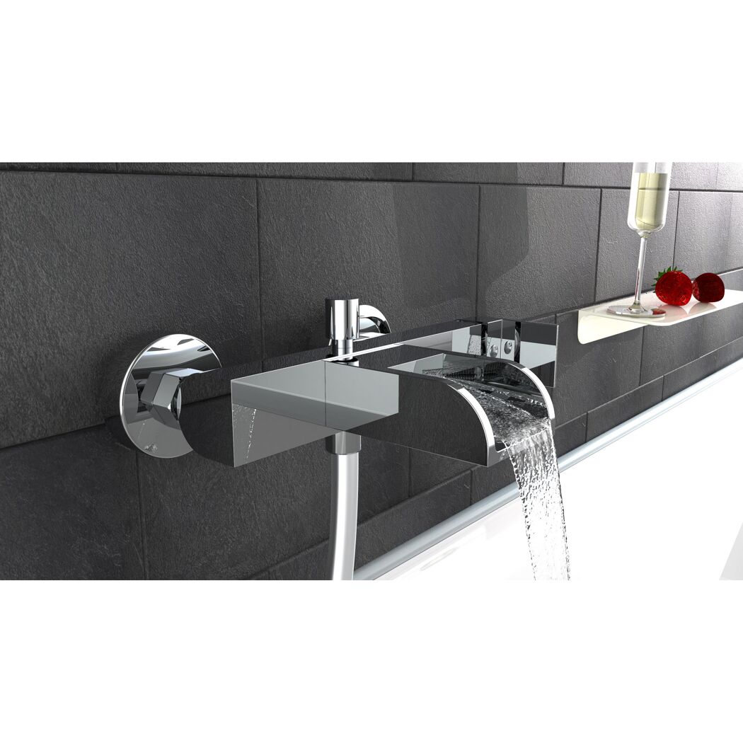 Wasserfall Badewannenarmatur aus Chrom