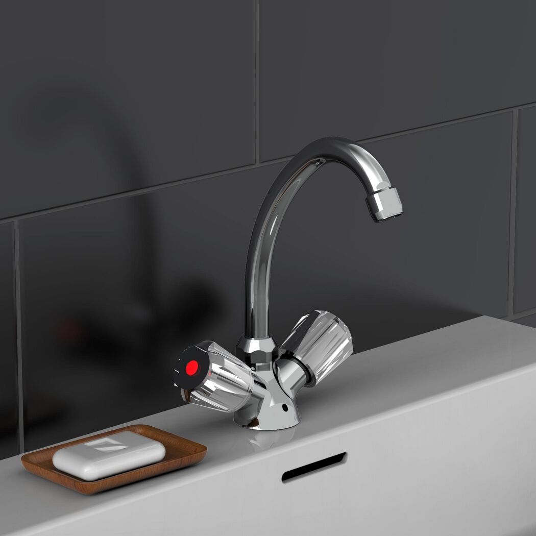 Chromarmatur und Seifenstück auf Waschbecken
