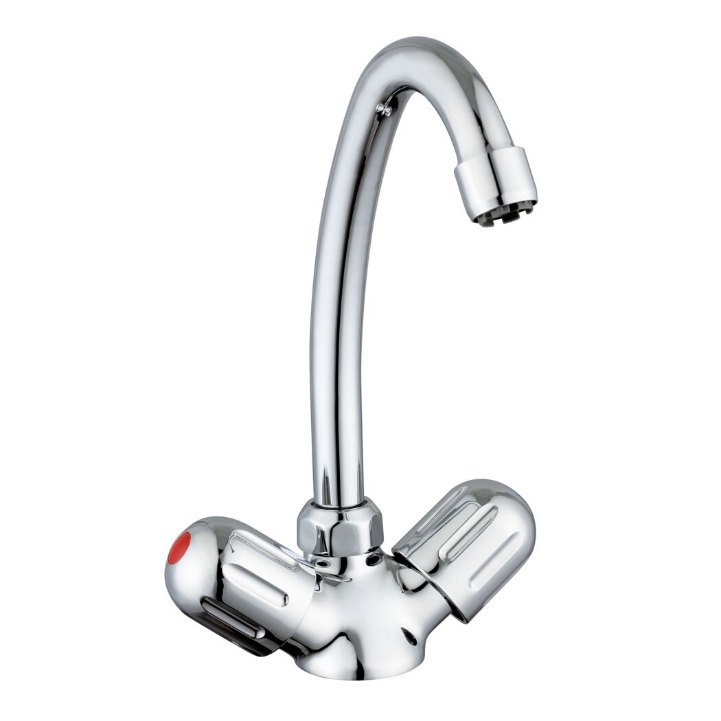 Chromarmatur mit zwei Drehreglern und Auslauf nach unten