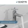 Chromarmatur mit laufendem Wasserstrahl