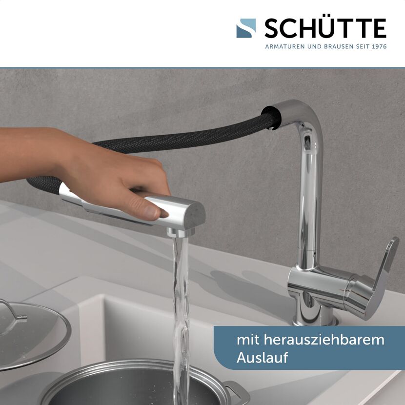 Person befüllt Topf mit Wasser aus herausziehbarem Auslauf.