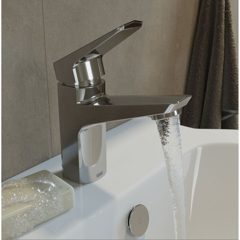 Chrom Waschtischarmatur Lea mit laufendem Wasserstrahl