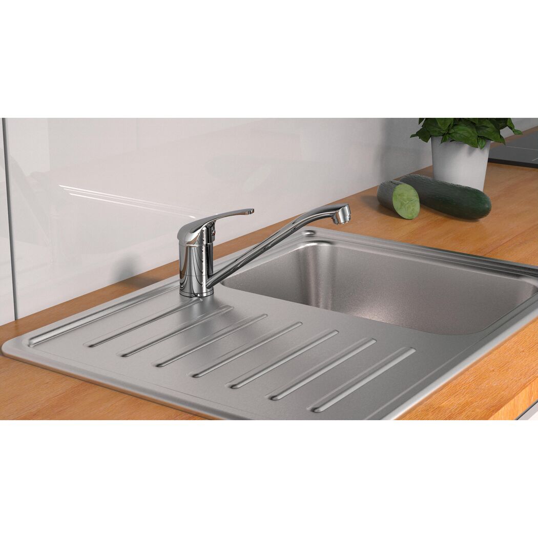 Spülbecken mit Abtropffläche und Wasserhahn