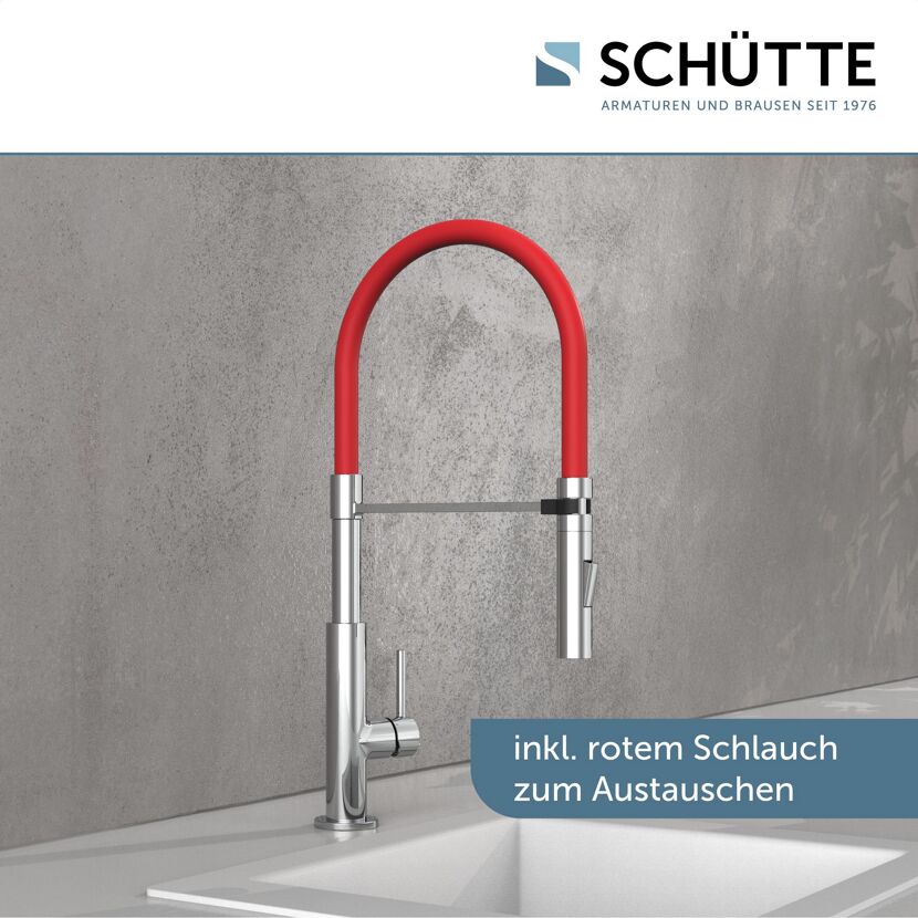 Küchenarmatur mit rotem Schlauch