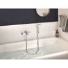 Badewanne mit Armatur und Brause