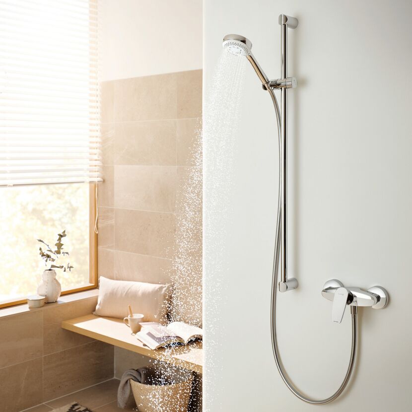 Duschkopf mit laufendem Wasser, Kludi Pure&Solid