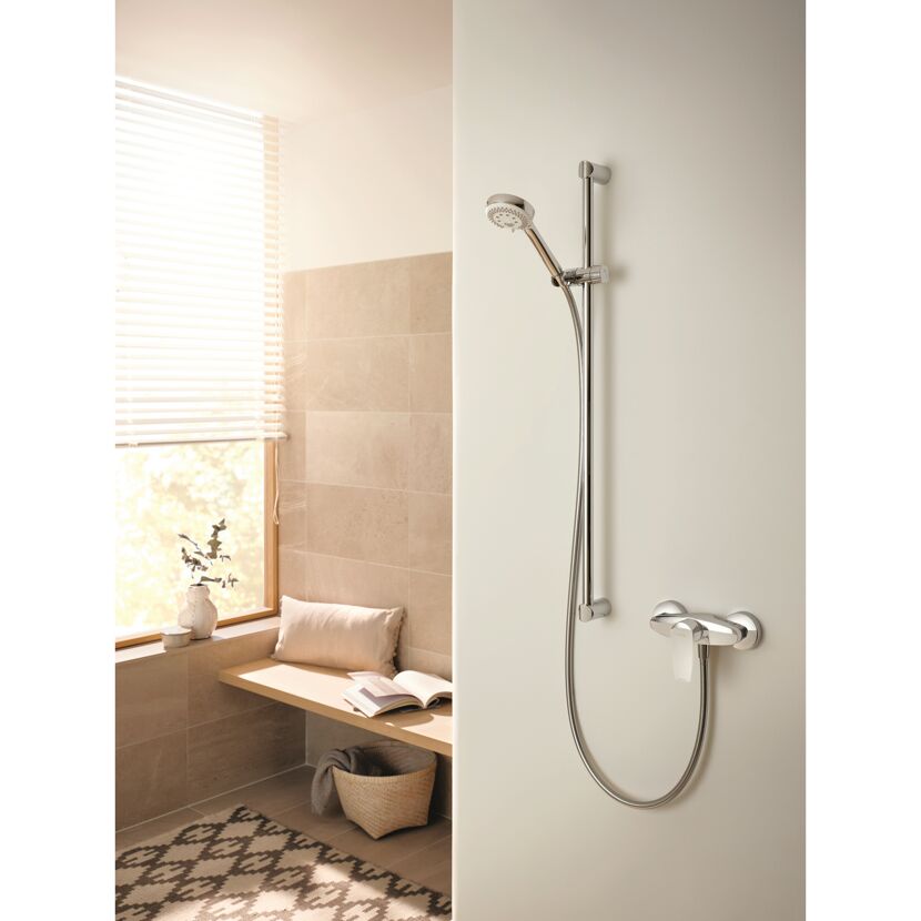 Kludi B Armatur Pure&Solid in hellem Badezimmer