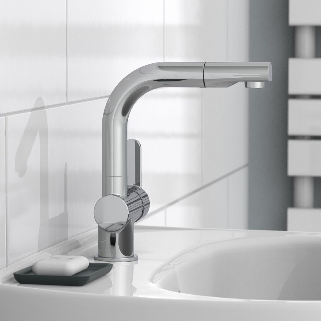 Waschbecken mit moderner Armatur und Seifenablage