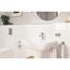 Waschbecken mit Armatur, Handtuchhalter, Seifenschale und WC