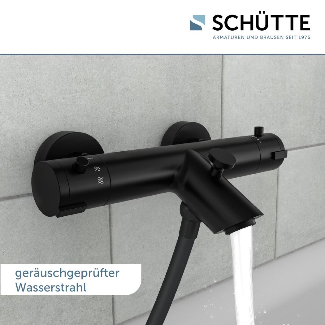 Schwarze Wannenarmatur, Wasserstrahl