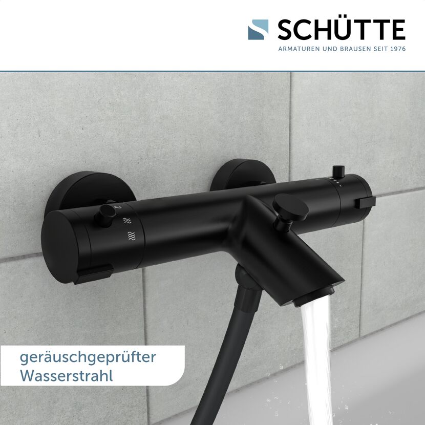 Schwarze Wannenarmatur, Wasserstrahl