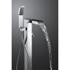 Freistehende Armatur mit Wasserfall und Brausekopf