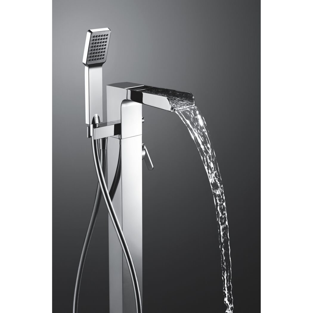 Freistehende Armatur mit Wasserfall und Brausekopf
