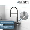 Schwarze Küchenarmatur, Nahaufnahme der Installation