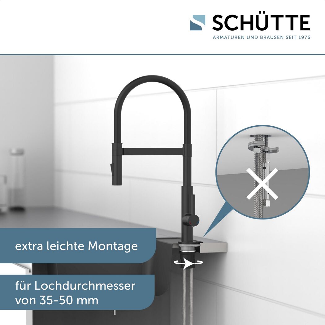 Schwarze Küchenarmatur, Nahaufnahme der Installation