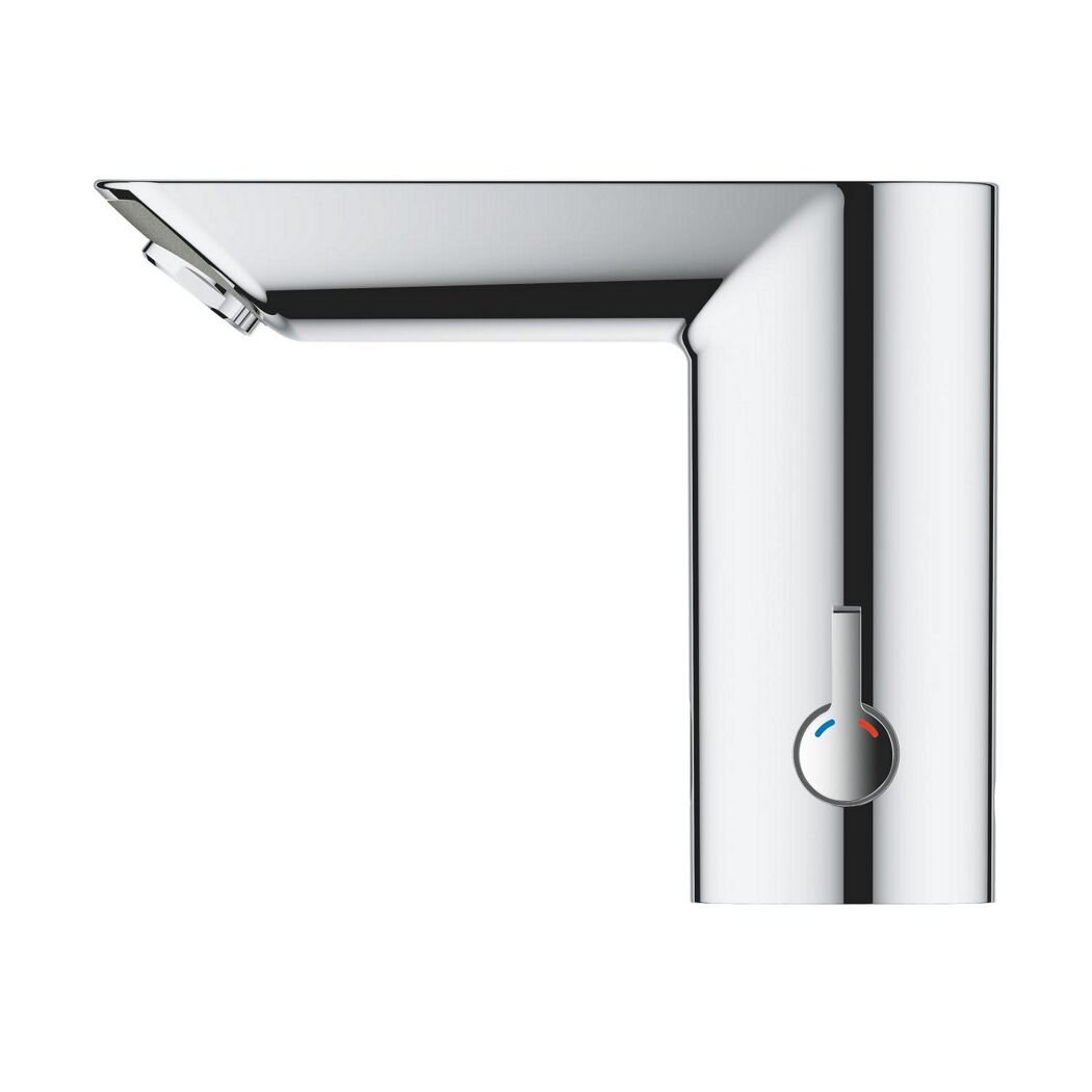 Moderne Waschtischarmatur in chrom