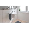 Waschbecken mit Handtuchhalter, Armatur und Seifenschale