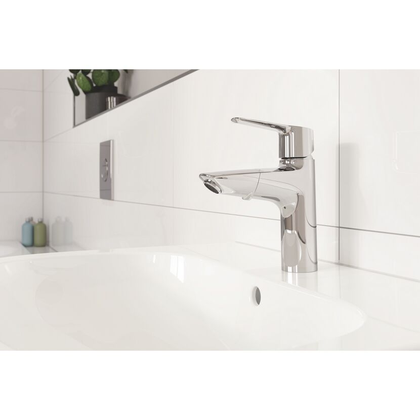 Chrom Waschtischarmatur auf Waschbecken