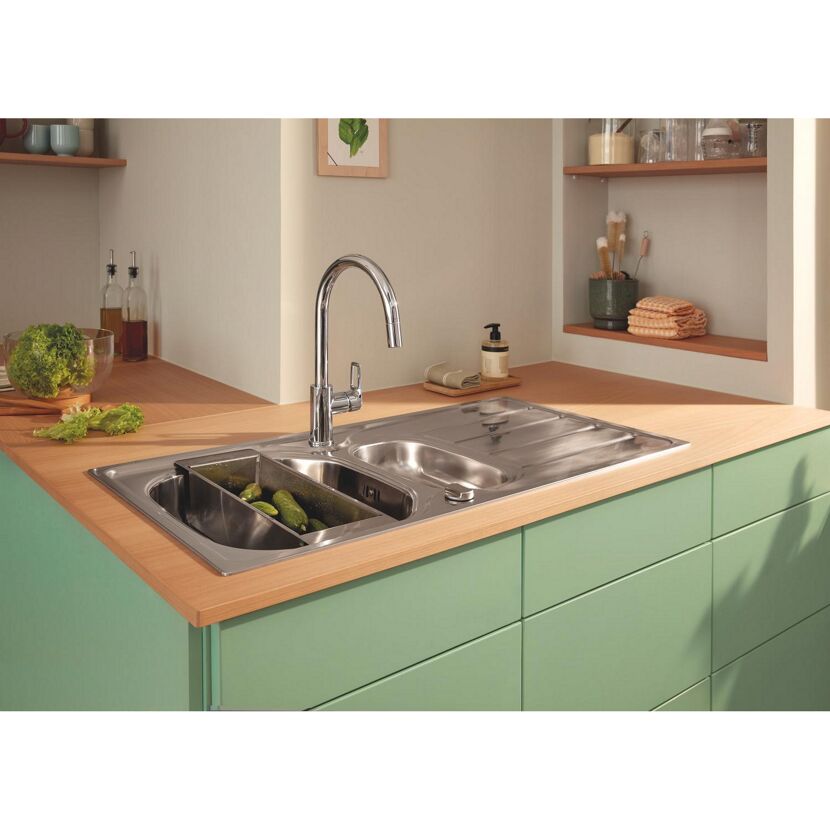 Edelstahlspüle mit zwei Becken und StartLoop C-Auslauf Armatur.