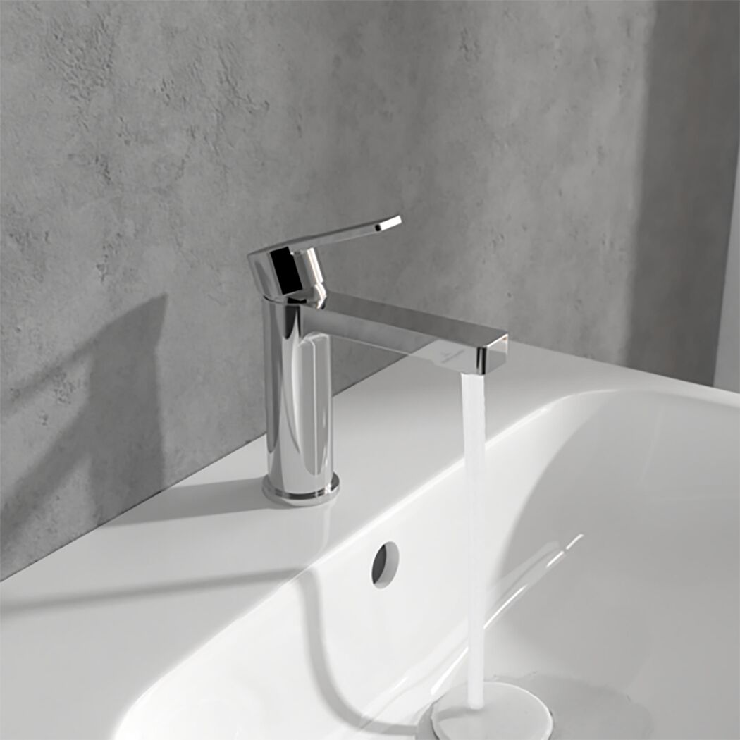 Waschbeckenarmatur Architec mit Wasserstrahl