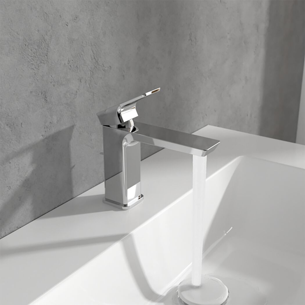Wasserhahn Subway mit laufendem Wasserstrahl