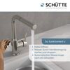 Person benutzt berührungslosen Wasserhahn von Schütte.