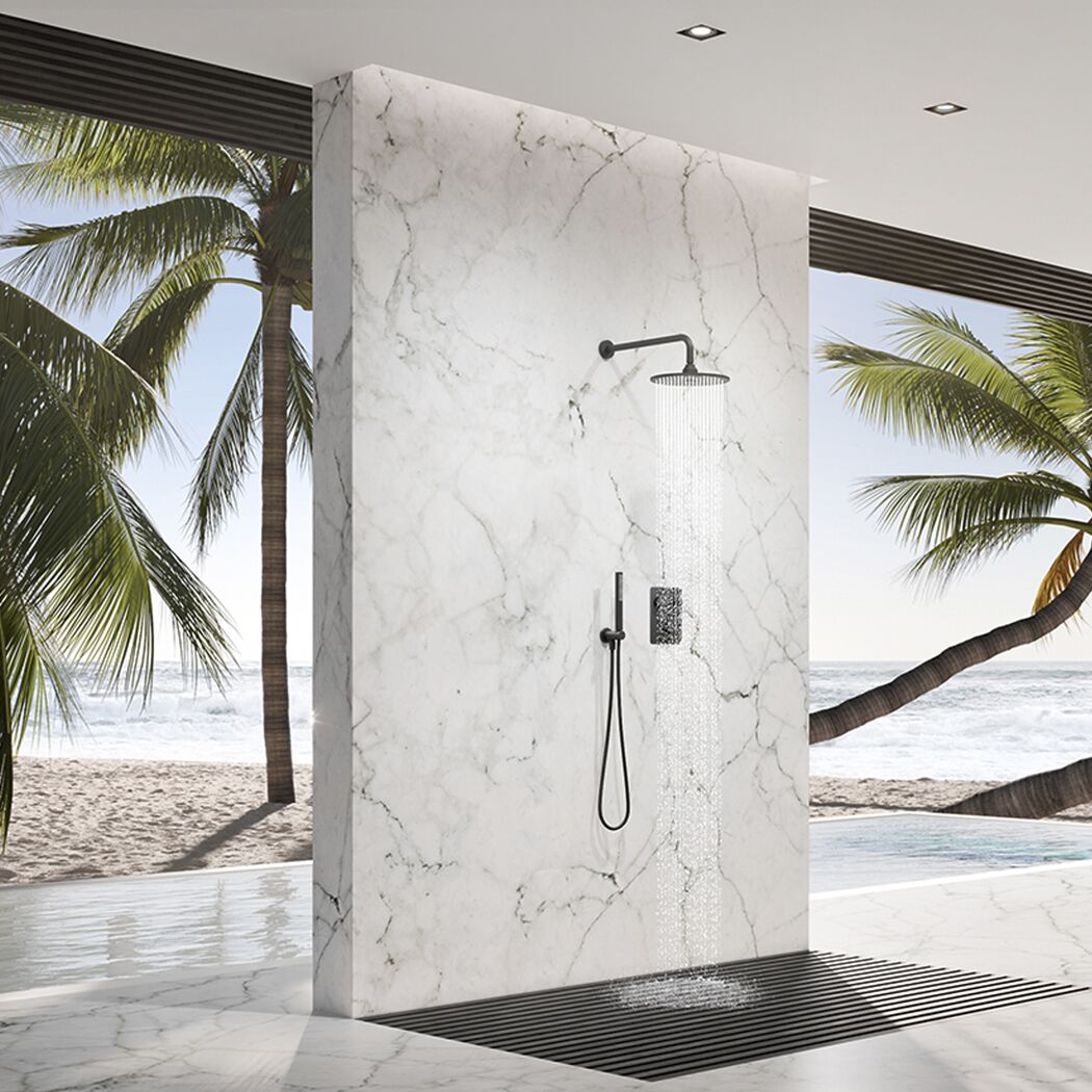 Moderne Dusche mit Regendusche