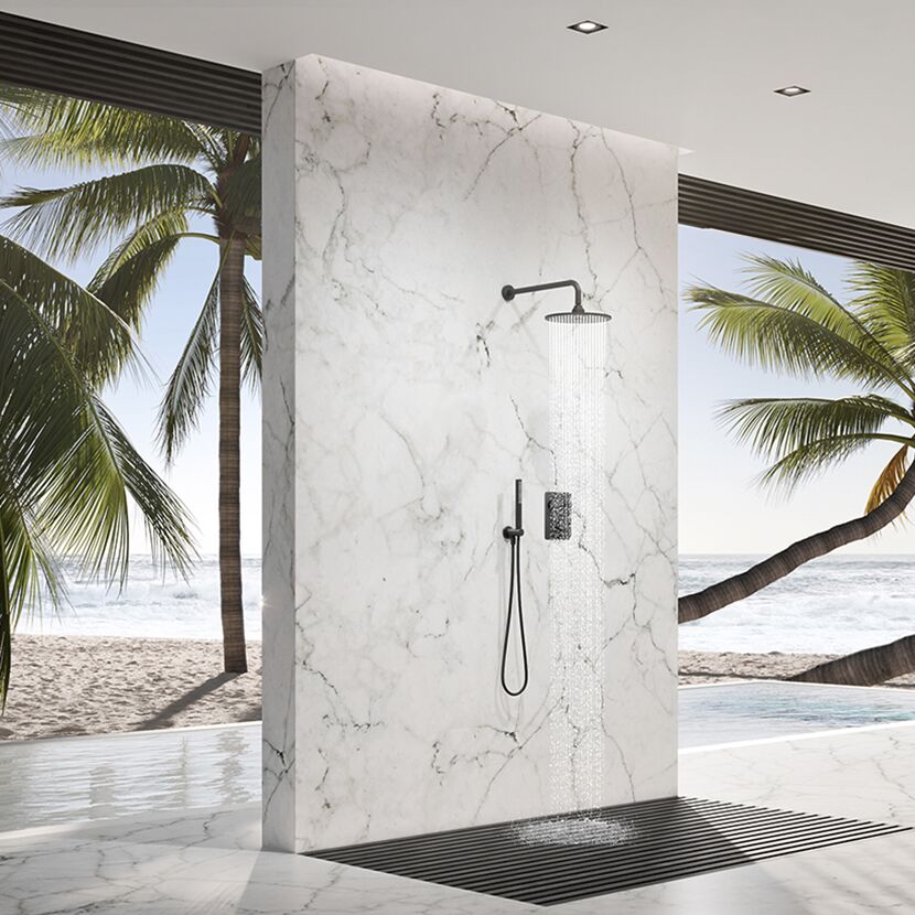 Moderne Dusche mit Regendusche