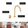 Goldener Wasserhahn mit Drehgriff