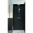 Duschkopf mit Schlauch und Duschstange an schwarzer Wand