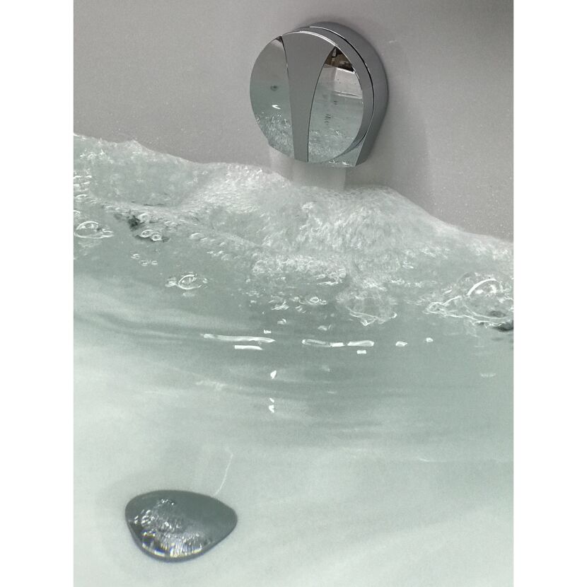 Whirlpool-Düse in einer Badewanne