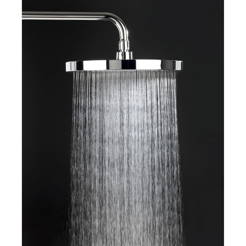 Regendusche mit laufendem Wasser