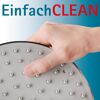 Hand hält Duschkopf mit Antikalknoppen