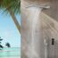 Moderne Dusche mit Regenbrause an Außenwand