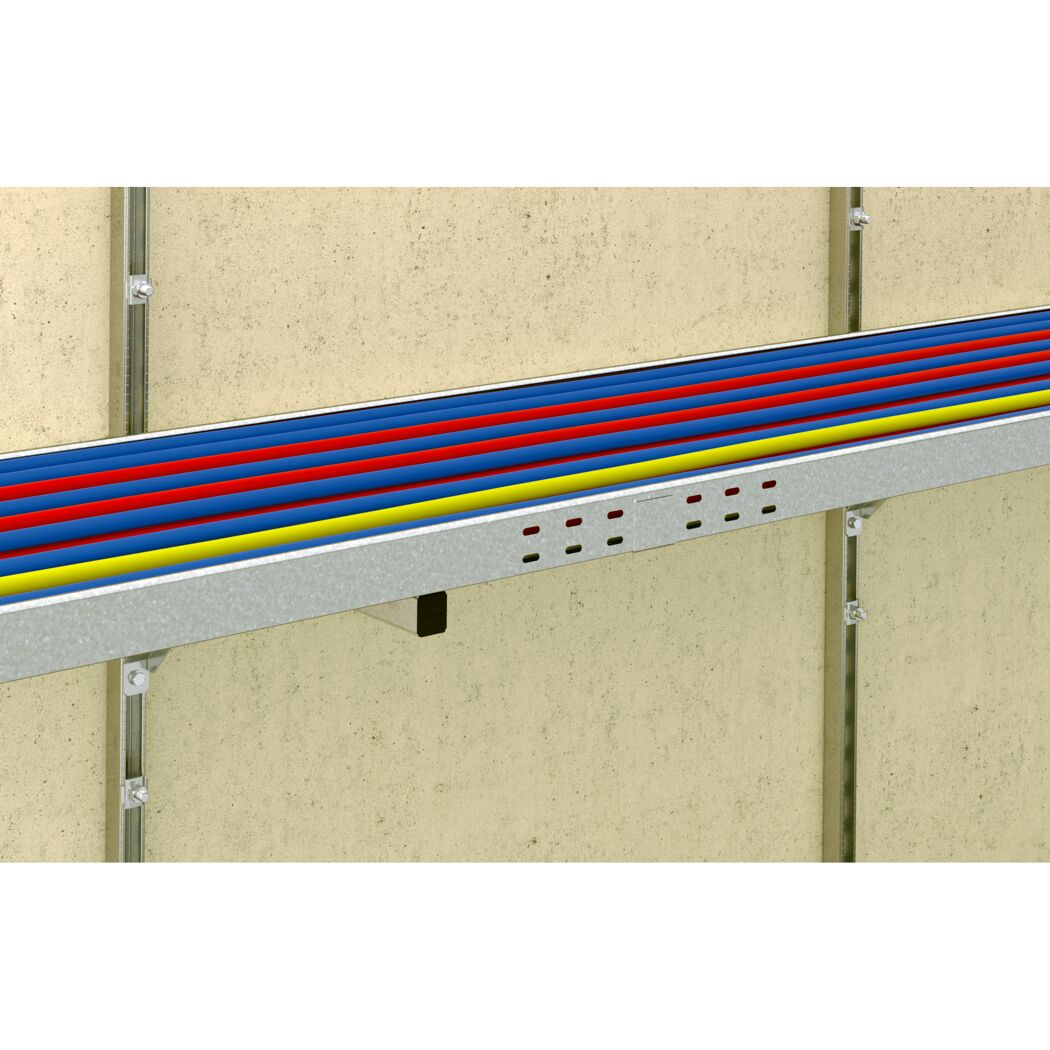 Bunte Kabel in Kabelkanal