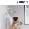 Person duscht mit Regendusche