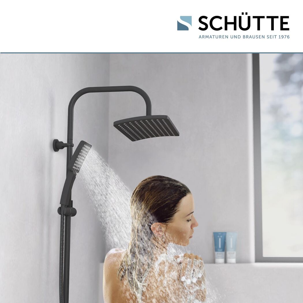 Person duscht mit Duschsäule